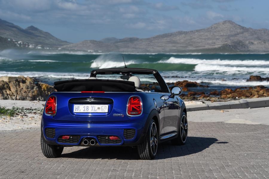  Mini Cooper S Cabrio (F57) 2018 года  (ZA) (фото 19 из 35)
